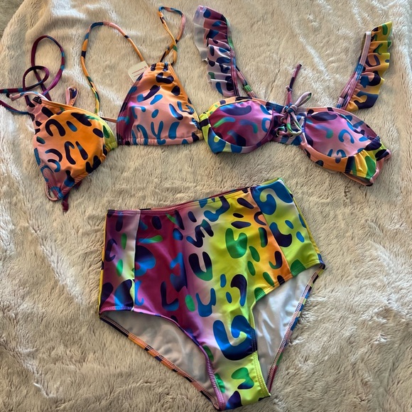 NEW WITH TAGS!!! LISA LEOPARD PRINT TRIANGLE BIKINI TOP SIZE S — SOLD OUT ONLINE - Picture 3 of 4